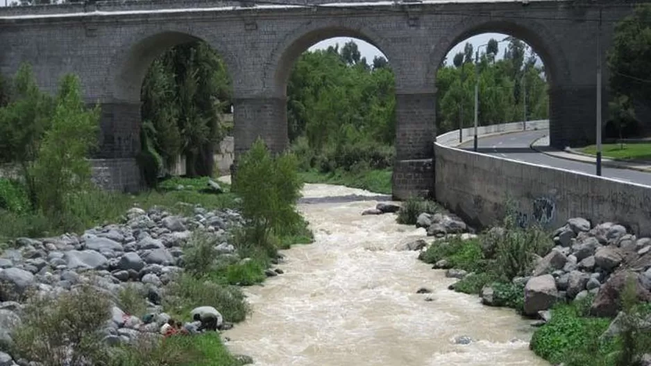 Trabajos buscan profundizar el cauce del río /  Foto referencial