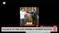 Franco Vidal enseña boxeo a presidente Balcázar en Palacio