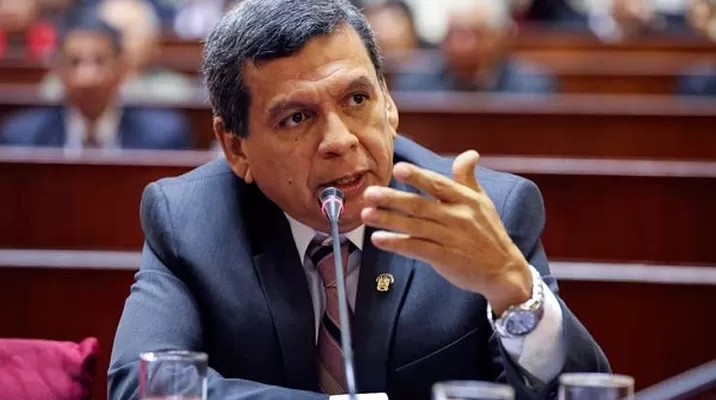 Hernando Cevallos se refirió al ministro Francisco Ísmodes. Foto: El Comercio Hernando Cevallos se refirió al ministro Francisco Ísmodes. Foto: El Comercio