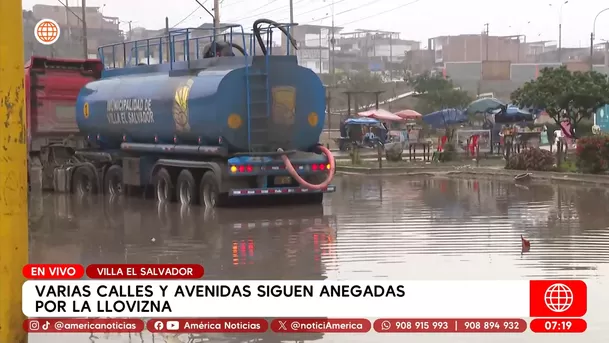 Varias calles y avenidas siguen anegadas por llovizna en Villa El Salvador. Foto: América Noticias