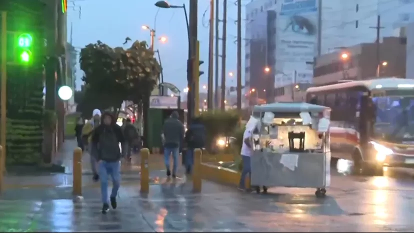 Calles de Lima y Callao amanecen con intensa llovizna
