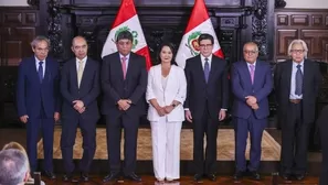 La presidenta Keiko Fujimori presentó a los comisionados de alto nivel que formularán reformas contra la informalidad e impulsarán la inversión pública junto al MEF. Se crearon 4 grupos de trabajo con metas y plazos definidos. Foto: El Peruano. Video: Canal N