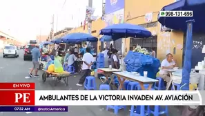 Ambulantes invaden la avenida Aviación.