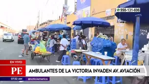 Ambulantes invaden la avenida Aviación.