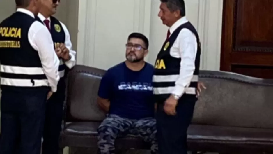 Ex ministro Geiner Alvarado a la espera de ser trasladado a un penal / Foto: Canal N 