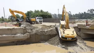 Habilitan tránsito por puente Bailey sobre el río Huaycoloro.