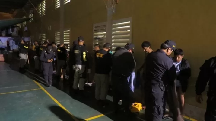 La Policía halló artículos no permitidos en la inspección. Foto: Agencia Andina La Policía halló artículos no permitidos en la inspección. Foto: Agencia Andina