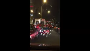 Herido fue llevado por las calles a una clínica. Foto: captura de video Facebook