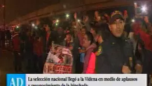 Los hinchas esperaron a la Selecci&oacute;n Peruana en La Videna