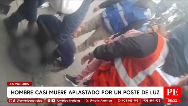 Hombre casi muere aplastado por poste de luz en La Victoria. Foto: América Noticias