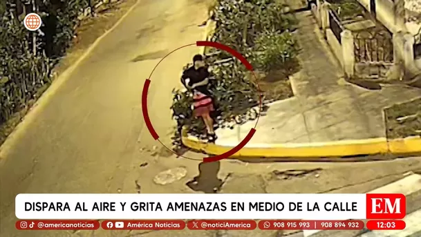 Hombre disparó al aire y grito amenazas en plena calle de SMP. Foto: América TV Hombre disparó al aire y grito amenazas en plena calle de SMP. Foto: América TV
