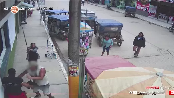 Hombres agreden a madre e hija en una calle de Satipo. Foto: América Noticias