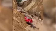 Huaico en carretera de Ilo deja un vehículo atrapado