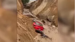 Huaico en carretera de Ilo deja un vehículo atrapado. Foto y video: América Noticias