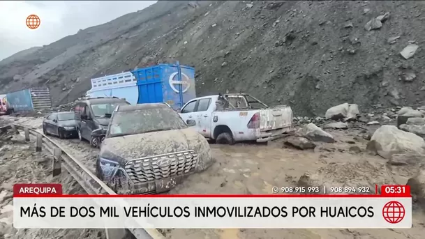 Huaicos inmovilizan más de dos mil vehículos en Arequipa. Foto: América Noticias Huaicos inmovilizan más de dos mil vehículos en Arequipa. Foto: América Noticias