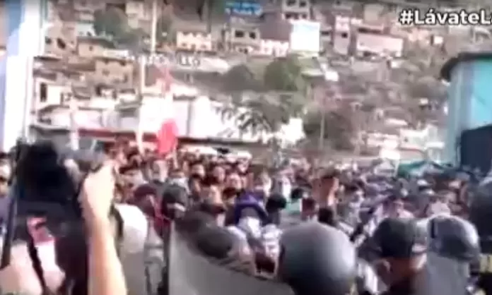 Paro en Huánuco: Agricultores de papa bloquean la Carretera Central