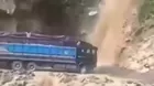 Huánuco: Conductores arriesgan su vida al cruzar carretera afectada por intensas lluvias