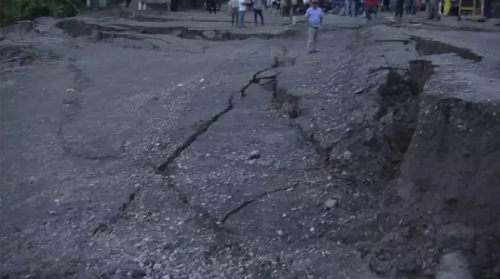 Carretera afectada por derrumbes. Foto: América Noticias Carretera afectada por derrumbes. Foto: América Noticias
