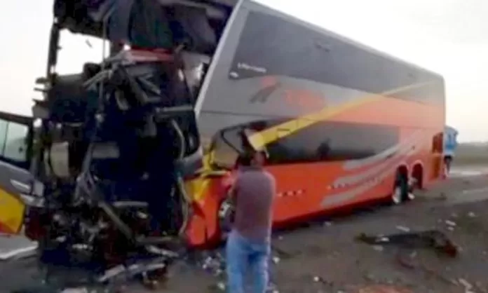 Huaura: Un muerto y 20 heridos dejó choque de dos buses interprovinciales