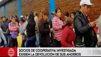 Largas colas en cooperativa.