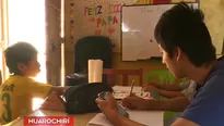 Muchos padres aseguran que han hecho de tutores y han llevado las clases con sus hijos. Foto y video: América Noticias