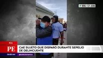 Los amigos del fallecido realizaron disparos frente a la gente que acudió al funeral.