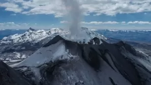 Volcán Sabancaya sube a alerta naranja tras fuertes explosiones. Foto: Andina / Video: Canal N