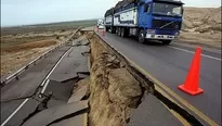 La carretera Panamericana Sur quedó destruida, dificultando la llegada de ayuda a la zona