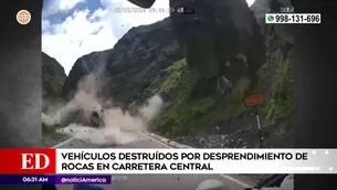 Una cámara captó el momento en que rocas gigantes cayeron sobre la vía central / Fuente: América Noticias