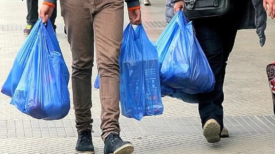  Bolsas tendrán un costo obligatorio en supermercados, tiendas y centros comerciales. Foto: El Comercio