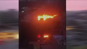 Incendio consume edificio en el Cercado de Lima y moviliza a los bomberos. Video: Canal N