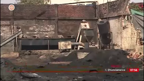 Incendio en almacén sin permisos alarma a Puente Piedra/ América Noticias Incendio en almacén sin permisos alarma a Puente Piedra/ América Noticias