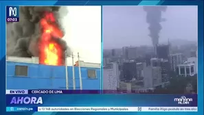 Voraz incendio afecta depósito en Cercado de Lima y moviliza más de una decena de unidades de emergencia./ Video: Canal N