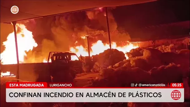 Incendio consume almacén de plásticos en Lurigancho. Foto: América Noticias