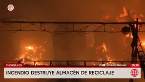 Incendio consume un almacén de reciclaje en Chorrillos. Foto y video: América Noticias