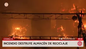 Incendio consume un almacén de reciclaje en Chorrillos. Foto y video: América Noticias