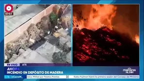 Incendio consume depósito clandestino de madera en Ate y deja cuantiosas pérdidas materiales./ Video: Canal N