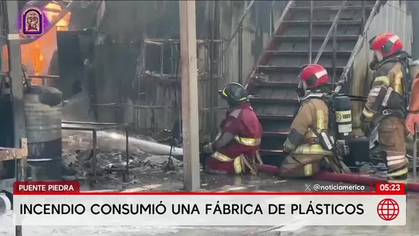 Incendio consume fábrica de plásticos en Puente Piedra. Foto: América Noticias Incendio consume fábrica de plásticos en Puente Piedra. Foto: América Noticias
