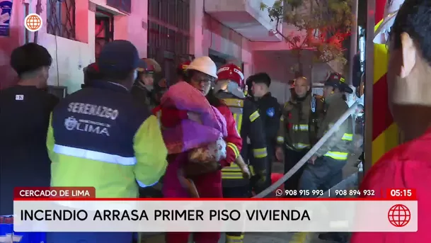 Incendio consume el primer piso de una vivienda en el Cercado de Lima. Foto: América Noticias
