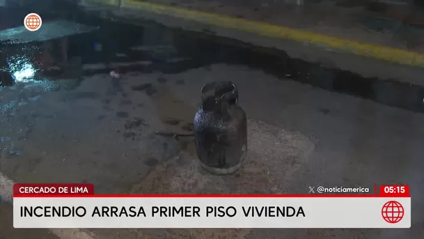 Incendio consume el primer piso de una vivienda en el Cercado de Lima. Foto: América Noticias