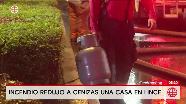Incendio consume vivienda en Lince tras explosiones. Foto: América Noticias Incendio consume vivienda en Lince tras explosiones. Foto: América Noticias