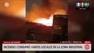 Incendio consumió locales de muebles en Villa El Salvador