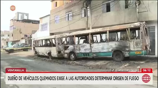 Dos buses de transporte público terminan destruidos por un incendio en Ventanilla/ América Noticias Dos buses de transporte público terminan destruidos por un incendio en Ventanilla/ América Noticias