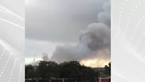 Un incendio forestal activó la movilización de 13 unidades de bomberos cerca a la Base Naval del Callao. No se reportan daños a la infraestructura militar. Video: Canal N