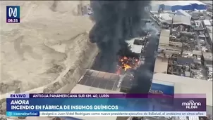 Más de 12 unidades de bomberos y ambulancias del SAMU atienden la emergencia registrada en el kilómetro 40 de la antigua Panamericana Sur./ Video: Canal N
