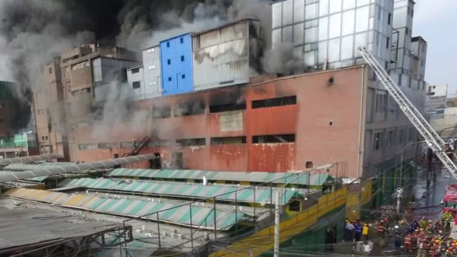 Incendio en Las Malvinas. Foto: Andina