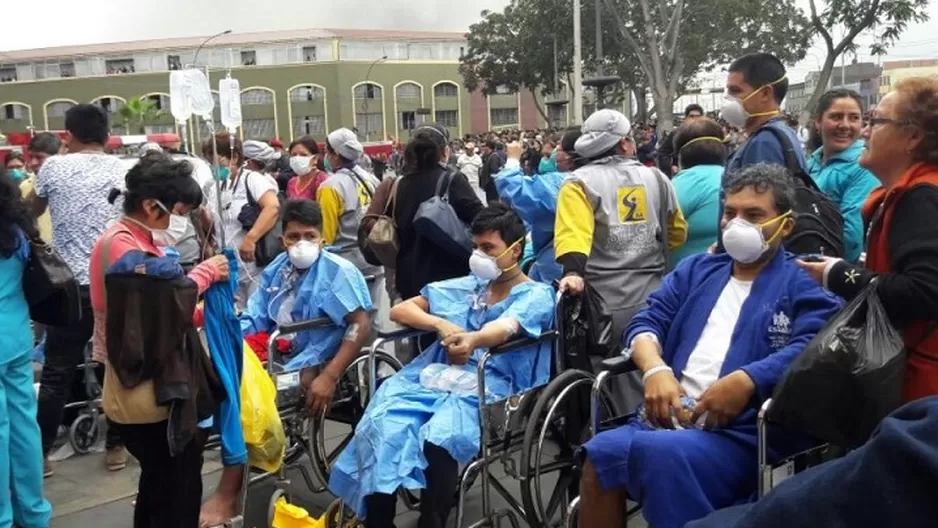 Pacientes fueron afectados por incendio. Foto: El Comercio