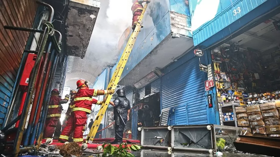 Clausurar&aacute;n galer&iacute;a que se incendi&oacute; en el Centro de Lima. Foto: Andina.