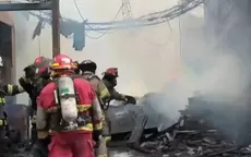 Bomberos controlan incendio en almacén de madera del Parque Industrial - Noticias de bomberos