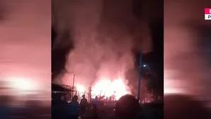 Incendio destruyó once locales comerciales en Pucallpa. Foto y video: Canal N